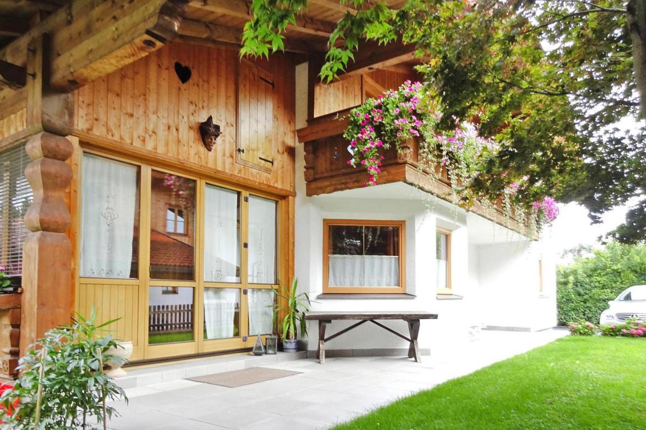 Holiday Home, Axams インスブルック エクステリア 写真