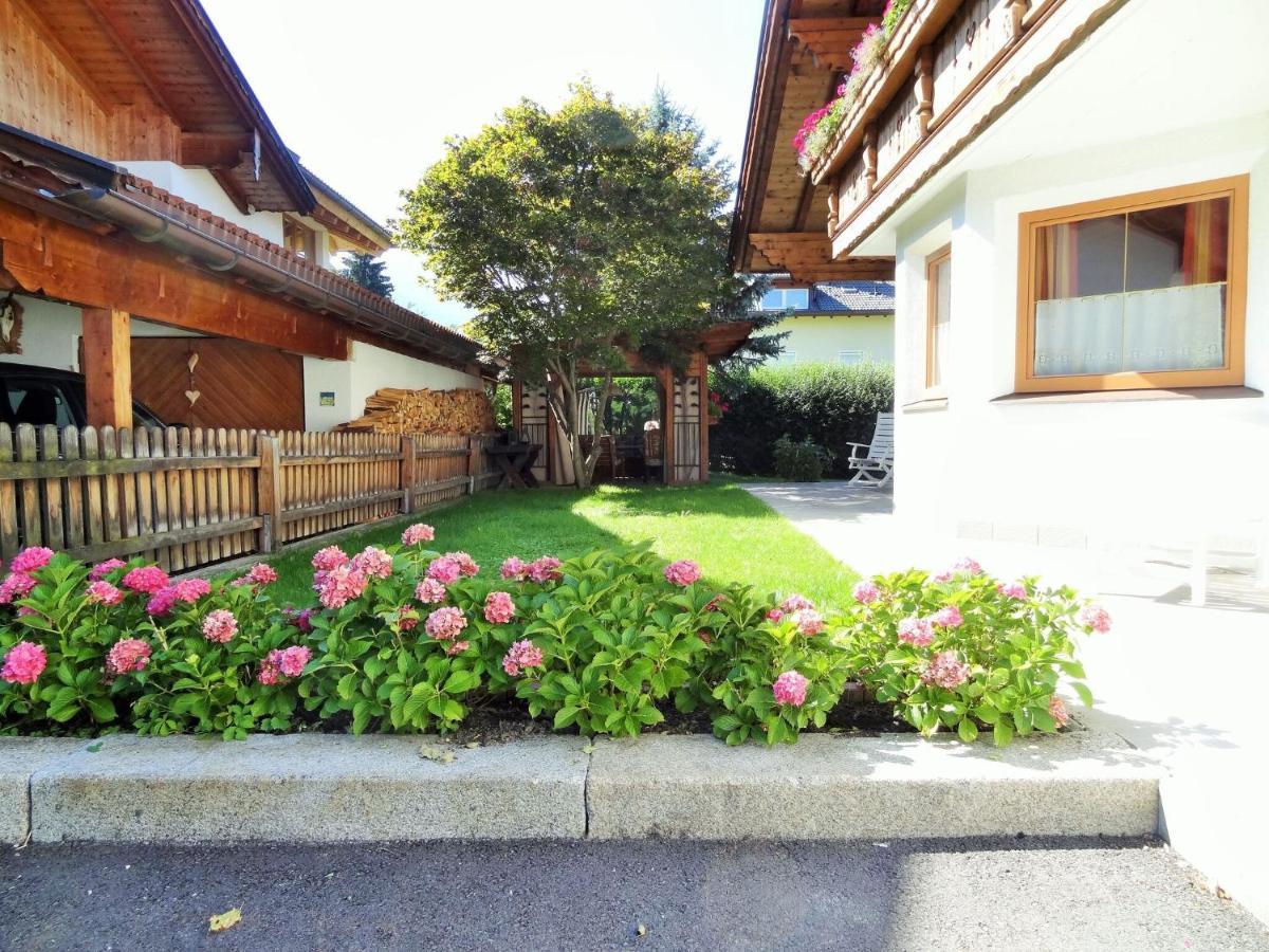 Holiday Home, Axams インスブルック エクステリア 写真