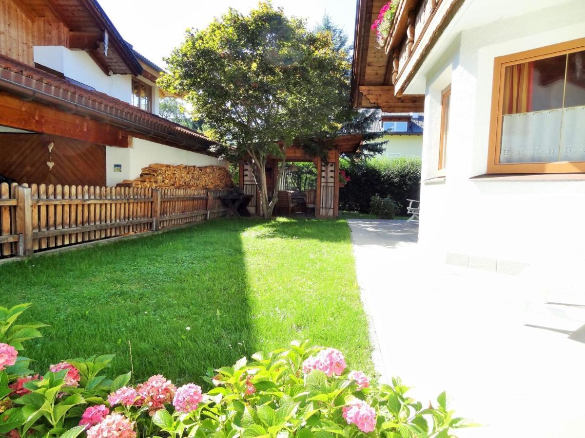 Holiday Home, Axams インスブルック エクステリア 写真